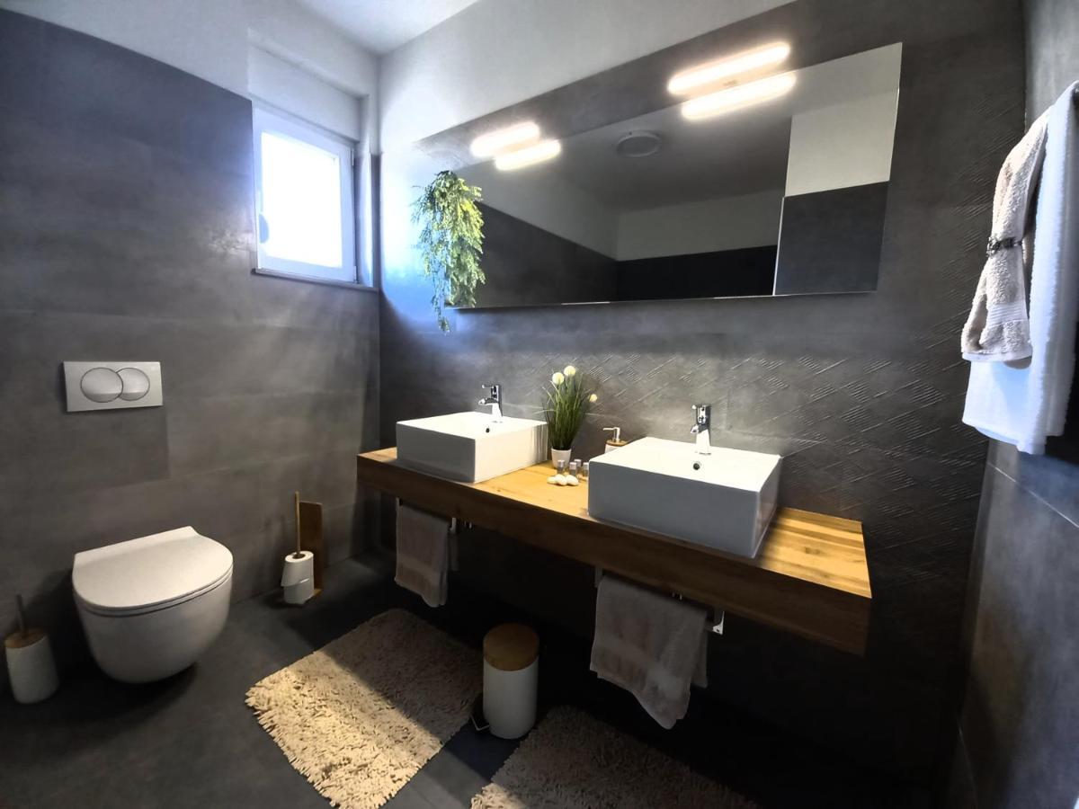 Villa Tia With Heated Pool & Jacuzzi Murvica  Kültér fotó