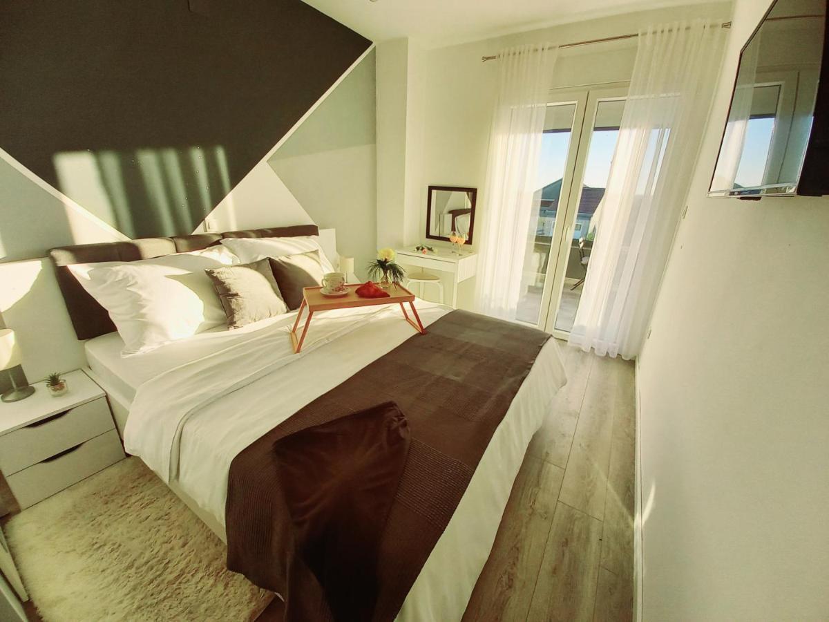 Villa Tia With Heated Pool & Jacuzzi Murvica  Kültér fotó