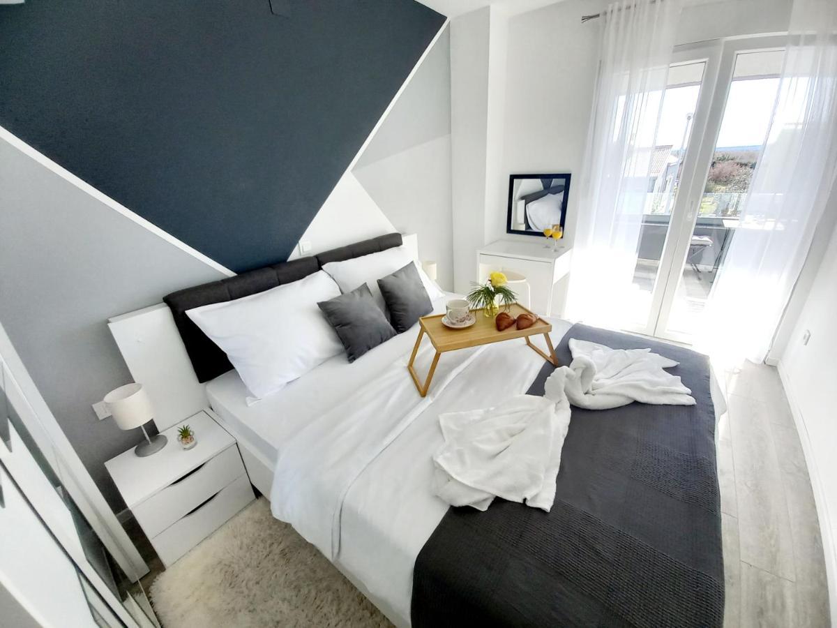 Villa Tia With Heated Pool & Jacuzzi Murvica  Kültér fotó