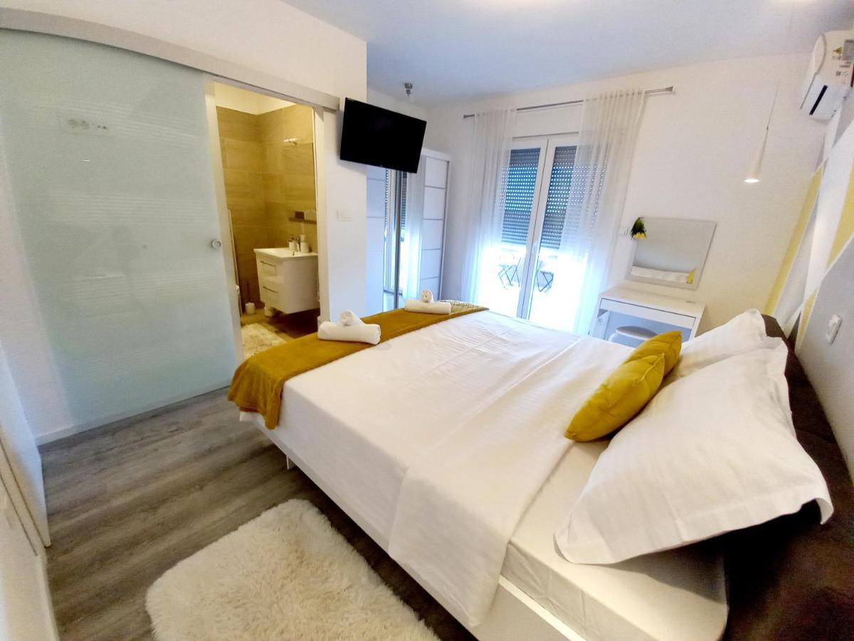 Villa Tia With Heated Pool & Jacuzzi Murvica  Kültér fotó