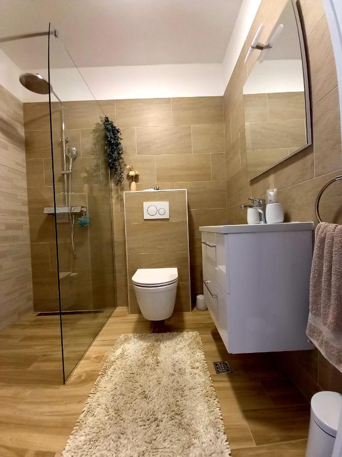 Villa Tia With Heated Pool & Jacuzzi Murvica  Kültér fotó