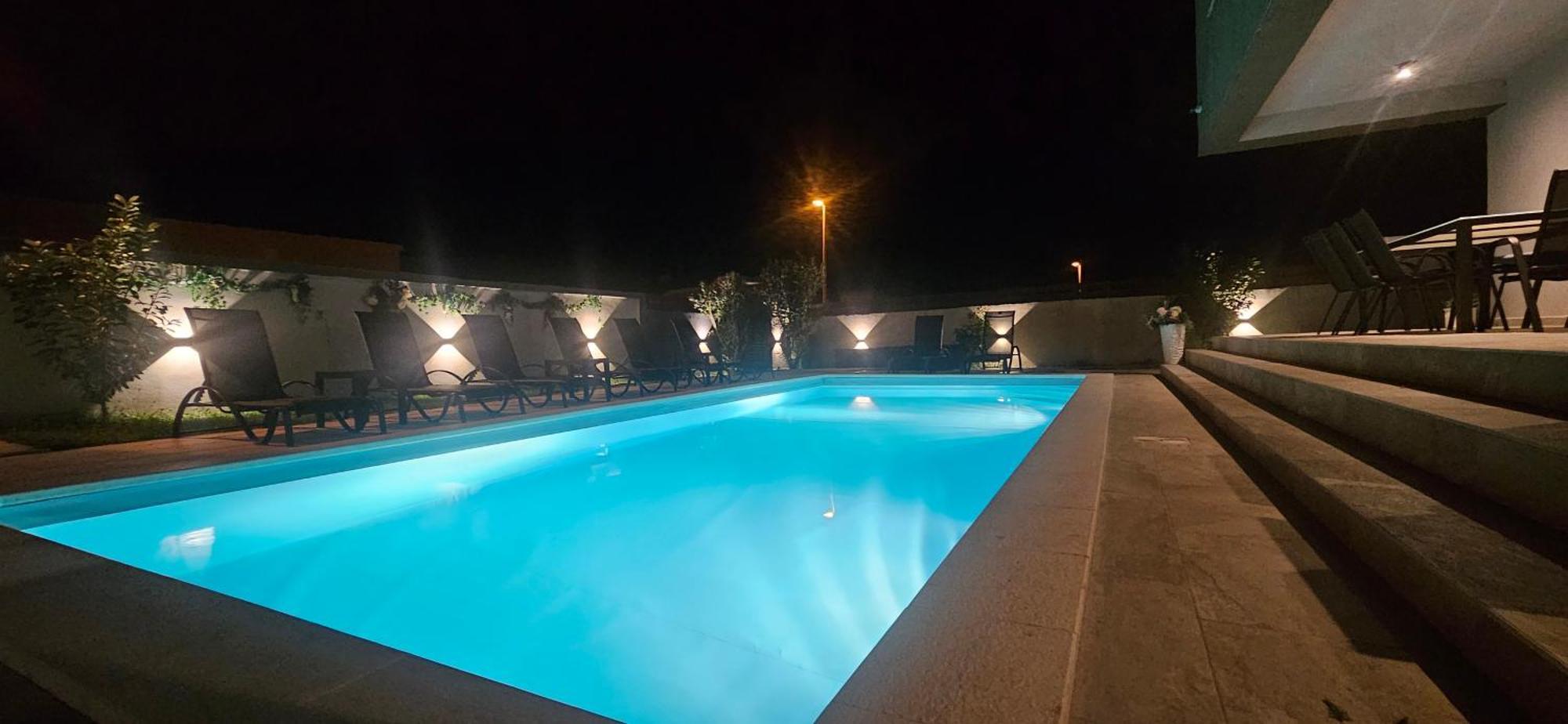 Villa Tia With Heated Pool & Jacuzzi Murvica  Kültér fotó
